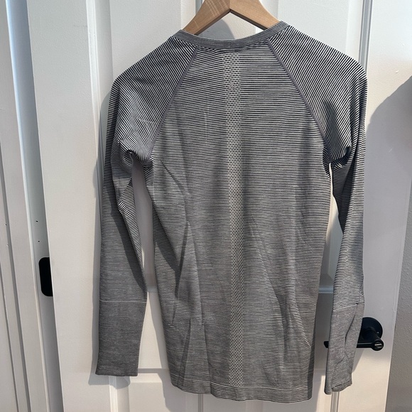 Lululemon Long Sleeve Shirt - Picture 3 of 3